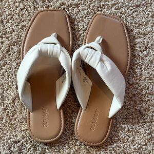 Old Navy Women's White and Tan Sandals
